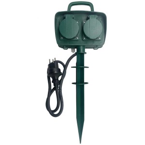 Distributore di corrente verde IP55 con picchetto, 4 prese e cavo da 5m per esterni.