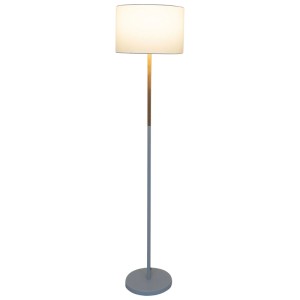 Lampadaire blanc Näve Tessile avec abat-jour en textile et détail en bois, 150 cm de haut.