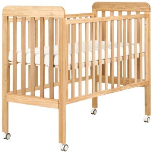 Beliani Babybett Bodmin, hellbraunes Kiefernholz, 60x120 cm, mit Rollen.