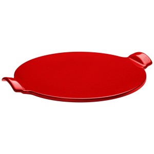 Roter Emile Henry Pizzastein aus Keramik, Ø 36,5 cm, mit Griffen für Grill und Backofen.