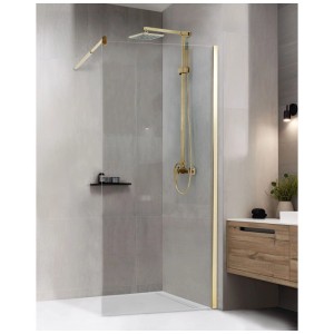 Paroi de douche Beliani Ahaus en verre transparent avec profils dorés dans une douche à l'italienne.