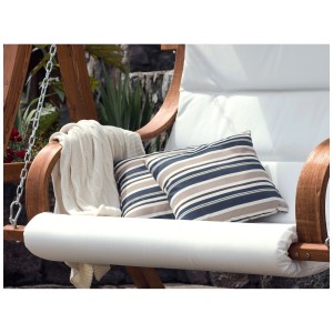 Set 2 cuscini da giardino Beliani Kastos blu scuro/beige su altalena da giardino.
