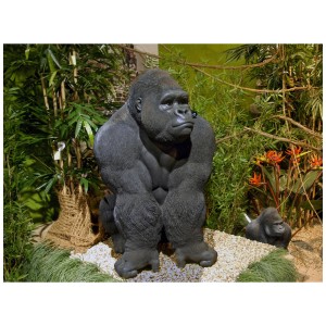 Detailreiche, schwarze Gorilla Dekofigur (Höhe 107 cm) von Vivid Arts für den Garten.