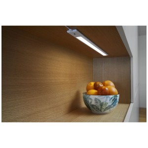 Osram LED Cabinet Slim, luminaire sous meuble, aluminium blanc, 30 cm, monté sous une étagère.