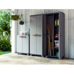 Armoire haute en plastique Keter Stilo, 173x68x39 cm, avec porte ouverte et fermée.