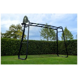 Exit Toys GetSet Rete da calcio MB300, nera, 234x300 cm, su struttura GetSet Monkeybar in giardino.