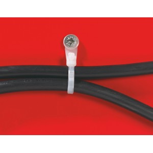 Collier de serrage blanc OBI (200 mm) avec œillet fixant deux câbles noirs à un mur rouge.