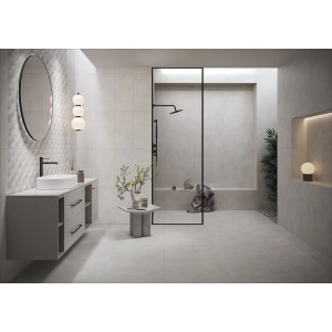 Salle de bain moderne avec carrelage mural Cersanit en grès cérame gris clair 30x60.