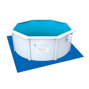 Piscine avec tapis de sol bleu 305 cm comme protection.