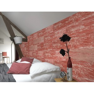 Panneau mural Grosfillex Element Compact Cabane Rouge dans une chambre avec poutres en bois.