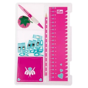 Prym Starterset Nähen Love Pink: Set da cucito con forbici, metro, puntaspilli e altro in scatola trasparente.