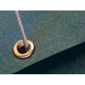 Dettaglio di set di occhielli in ottone giallo (Ø 11,5 mm) per tiranti in telone.