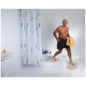 Tapis de bain blanc Ridder TecnoPlus en caoutchouc avec homme dans la baignoire.