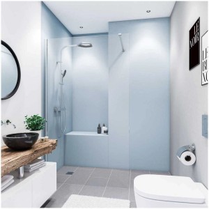 Bagno moderno con pannello doccia Breuer in alluminio composito grigio argento (90x210 cm).
