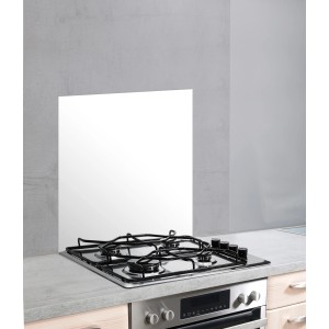 Crédence en verre blanc Wenko 60x70 cm derrière une plaque de cuisson.