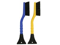 Mallory Schneebesen mit Eiskratzer Snowlevel