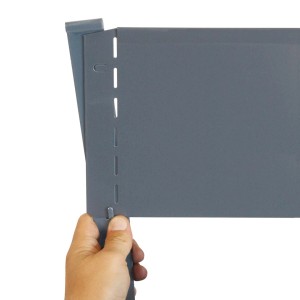 Ancrage au sol Bellissa 20 cm Corten pour bordures de gazon, gros plan du montage.