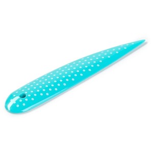 Modellatore per angoli e bordi Prym turchese in plastica con pois bianchi. Strumento creativo per modellare angoli e bordi.