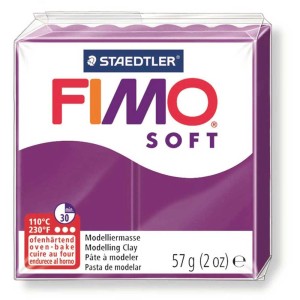 Fimo Soft Modelliermasse in Purpur-Violett, 57g Packung, ideal für kreative Modellierarbeiten.