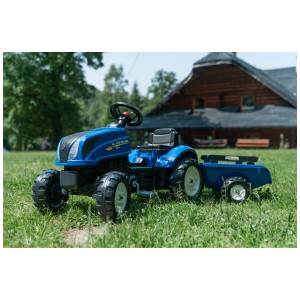 Trattore blu Falk New Holland con rimorchio (taglia M) per bambini in giardino.