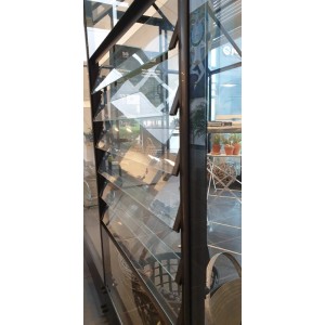Ventilatore a lamelle nero Halls per serre Qube & Qube+, lamelle in vetro per ventilazione ottimale.