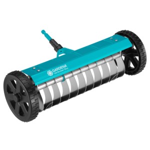Gardena Combisystem Verticutier-Boy con larghezza di lavoro di 32 cm per la cura del prato.