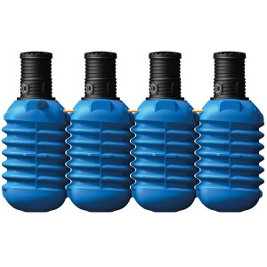 Quattro serbatoi interrati blu 4rain Modularis da 10.000 l con prolunga del pozzo nera e connettori.