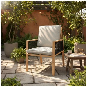 Greemotion Loungesessel Monaco: Aluminium in Holzoptik, schwarzes PE-Geflecht, helle Polyester-Sitzkissen auf Terrasse.