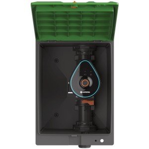 Vanne d'arrosage Gardena 9 V Bluetooth dans un boîtier ouvert. Contrôleur pour l'arrosage automatique du jardin.