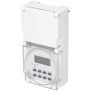 Digitale Zeitschaltuhr, IP55, für Hausfunksteuerung. Weiss, mit Display und Tasten.