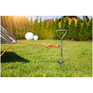 Piquet hélicoïdal Windhager 41cm utilisé pour fixer une bâche dans le jardin.