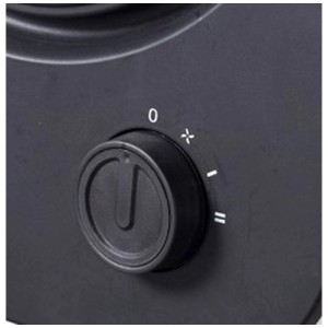 Gros plan : bouton de commande noir du radiateur soufflant Emerio avec niveaux de puissance.