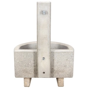 Fontana Nouvel Luna in cemento e ottone, ideale per la raccolta dell'acqua piovana in giardino.