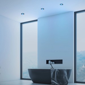 Lot de 3 spots encastrables LED Briloner, dimmables, RGB CCT, noirs, dans une salle de bain.