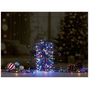 Guirlande lumineuse LED OBI multicolore pour extérieur, 6m, 3000 LED, décorée de boules et pommes de pin.