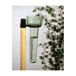 Pluviomètre vert en polystyrène avec support pour mesurer les précipitations.