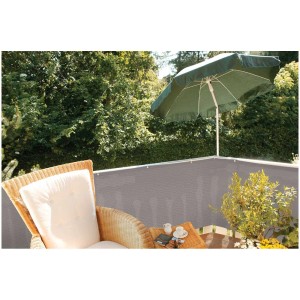 Copertura balcone in PE grigio 90x300 cm come schermo privacy su un balcone con mobili.