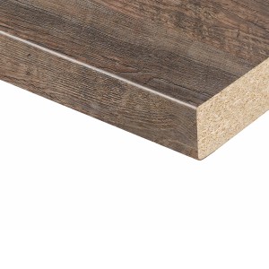 Plan de travail Kaindl Laramie Pine, 60 cm de large, décor bois, bord arrondi.