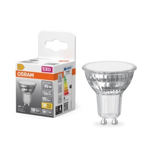 Lampada riflettore LED Osram GU10, 5,6W, bianco caldo, accanto alla confezione del prodotto.