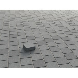 Pavés en béton Etrusco 14x14x5 cm, vieilli, dans les tons anthracite.