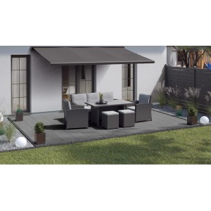 Terrazza con lastre per pavimentazione in cemento grigio Palermo (40x40) e mobili da giardino.