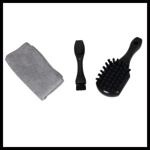 Kit de nettoyage robot tondeuse Einhell avec chiffon, brosses et spatule pour entretien et nettoyage.