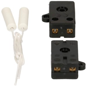Deux interrupteurs à tirette blancs pour installation de lampes.