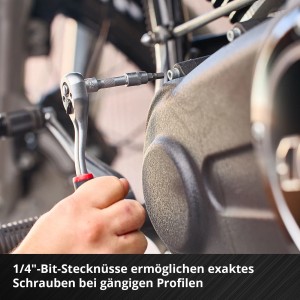 Coffret d'outils auto Einhell : Visser avec clé à cliquet et douille sur le moteur.