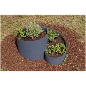 Spirale à herbes Gartec (Ø 55cm, hauteur 35cm) en plastique, plantée d'herbes.
