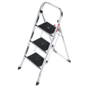 Scaletta pieghevole Hailo K70 a 3 gradini, gradini in acciaio con tappetino antiscivolo, altezza di lavoro ca. 245 cm.