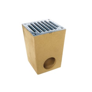 Grille en acier galvanisé ACO Self pour caniveau de cour, vue de dessus. Rigole de drainage avec grille.