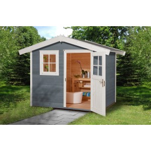 Casetta da giardino in legno grigio con tetto a due falde, porta e finestra aperte. Ideale come rimessa attrezzi o stanza hobby.