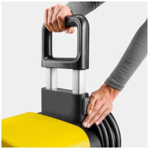 Dettaglio: Idropulitrice Kärcher K 4 Comfort Premium con manico telescopico e avvolgitubo.