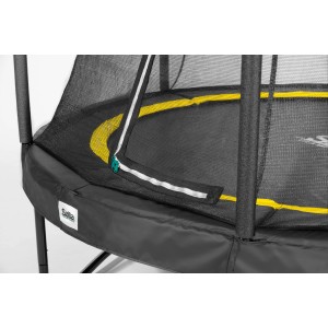 Dettaglio: Trampolino Salta Comfort Edition nero Ø 366 cm con rete di sicurezza e protezione bordo.